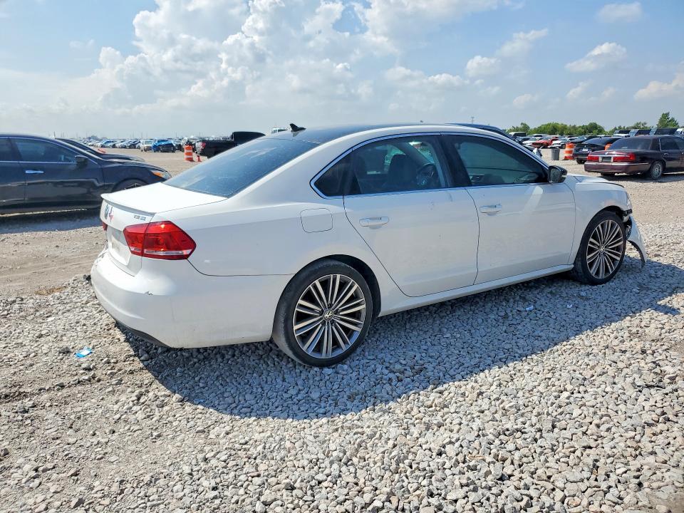 67066306 :رقم المزاد ، 1VWBS7A37FC068174 vin ، 2015 Volkswagen Passat مزاد بيع