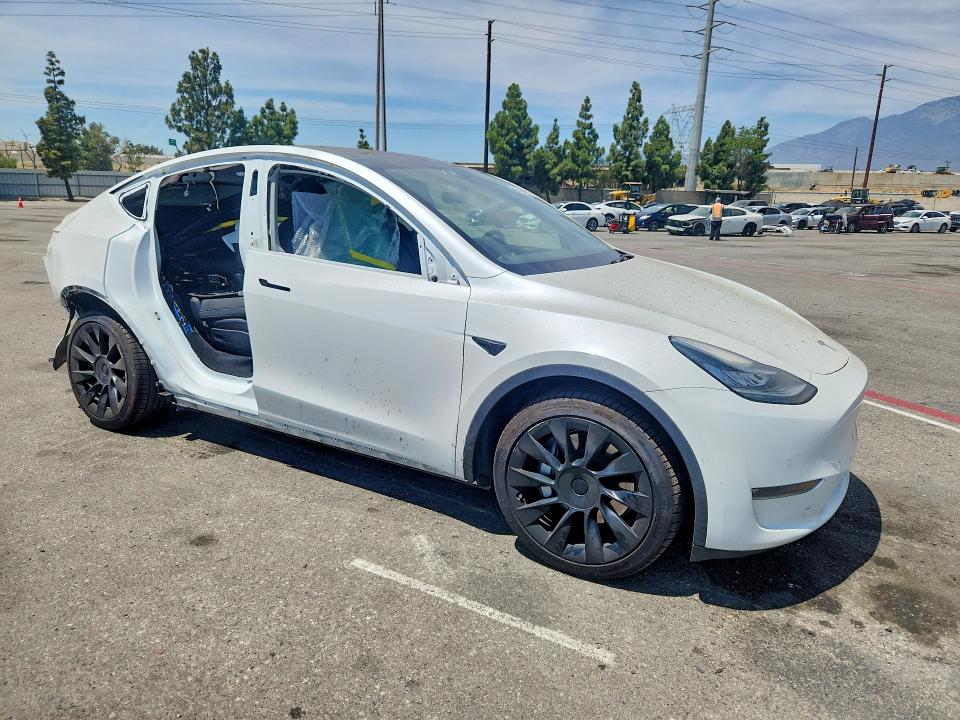 65864206 :رقم المزاد ، 7SAYGAEE7NF429723 vin ، 2022 Tesla Model Y مزاد بيع