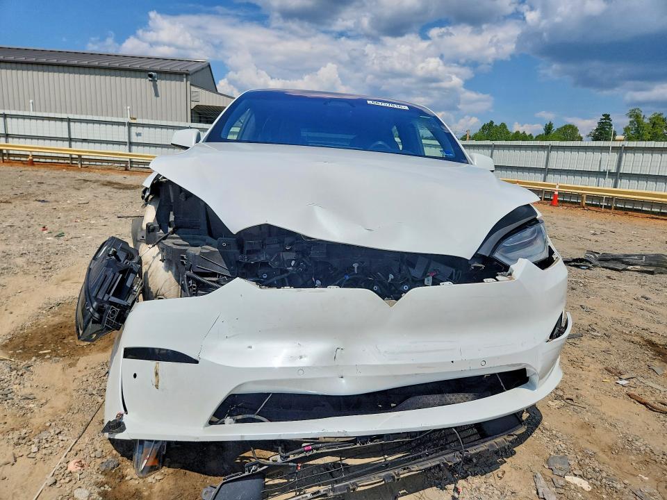 66757016 :رقم المزاد ، 7SAXCBE67NF332236 vin ، 2022 Tesla Model X مزاد بيع