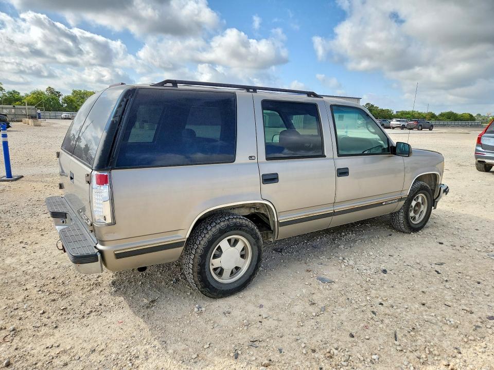 1999 Chevrolet Tahoe მანქანა იყიდება აუქციონზე, vin: 1GNEC13R4XJ435872, აუქციონის ნომერი: 64848216