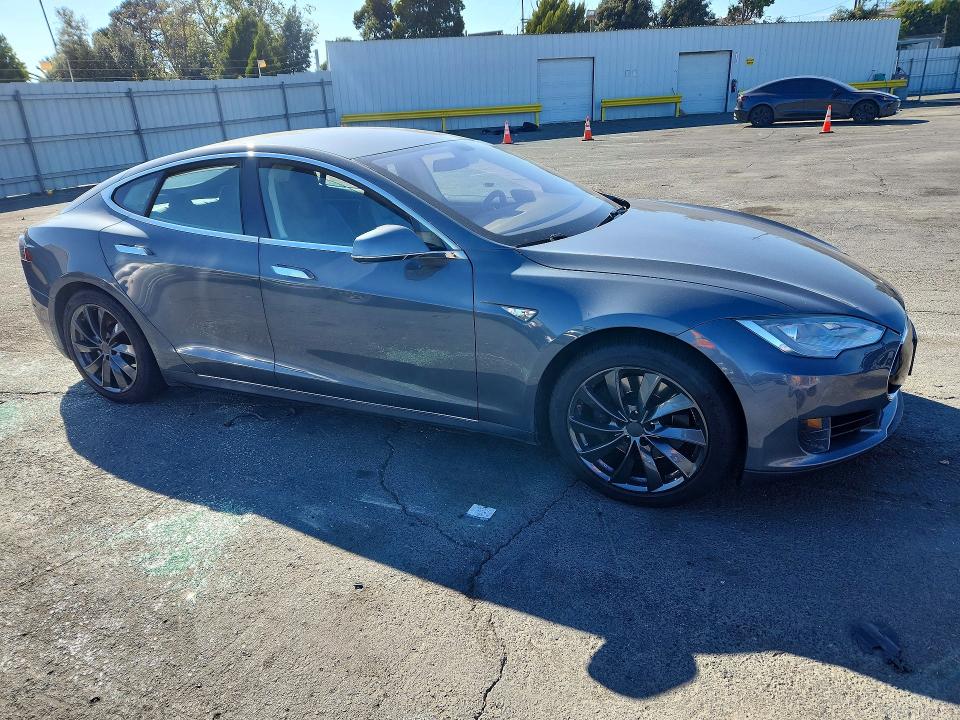 65501856 :رقم المزاد ، 5YJSA1CN4DFP05930 vin ، 2013 Tesla Model S مزاد بيع