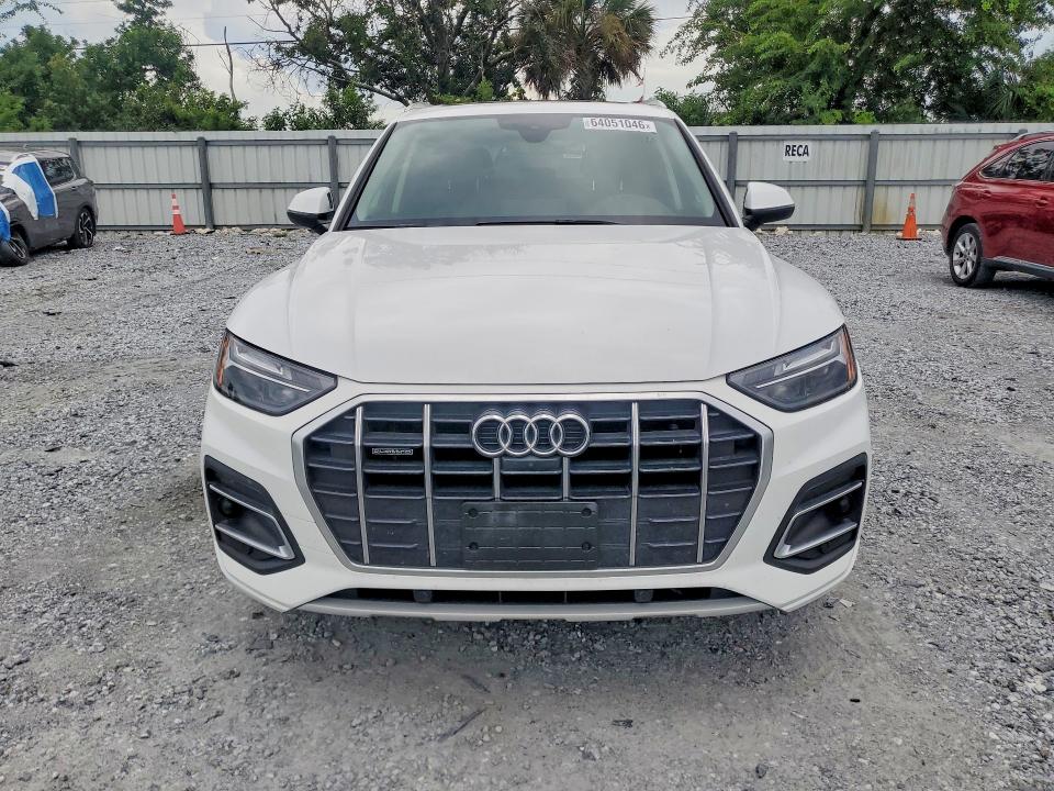 64051046 :رقم المزاد ، WA1BAAFYXM2130641 vin ، 2021 Audi Q5 مزاد بيع