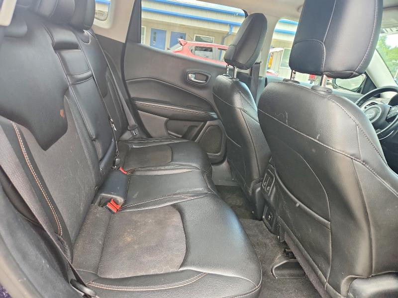 63211436 :رقم المزاد ، 3C4NJDBB0JT177709 vin ، 2018 Jeep Compass مزاد بيع