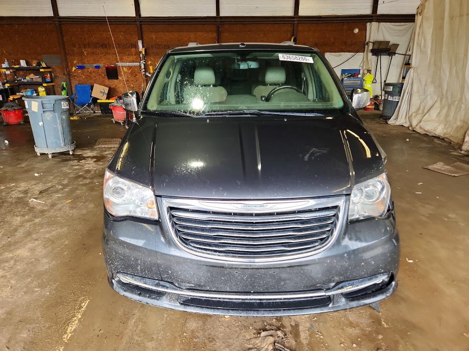 63658286 :رقم المزاد ، 2A4RR6DG0BR783637 vin ، 2011 Chrysler Town & Country مزاد بيع
