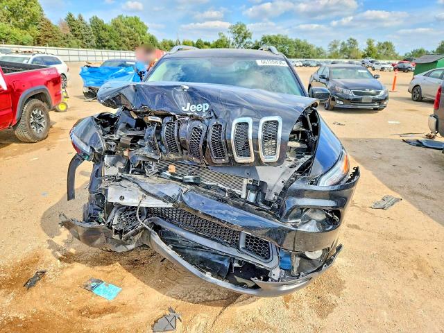 66120436 :رقم المزاد ، 1C4PJMCS3HW635920 vin ، 2017 Jeep Cherokee مزاد بيع