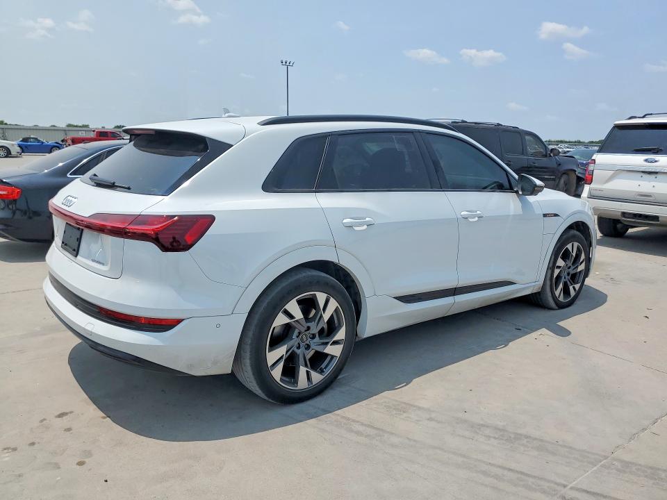 63642546 :رقم المزاد ، WA1AAAGEXNB007777 vin ، 2022 Audi E-tron مزاد بيع