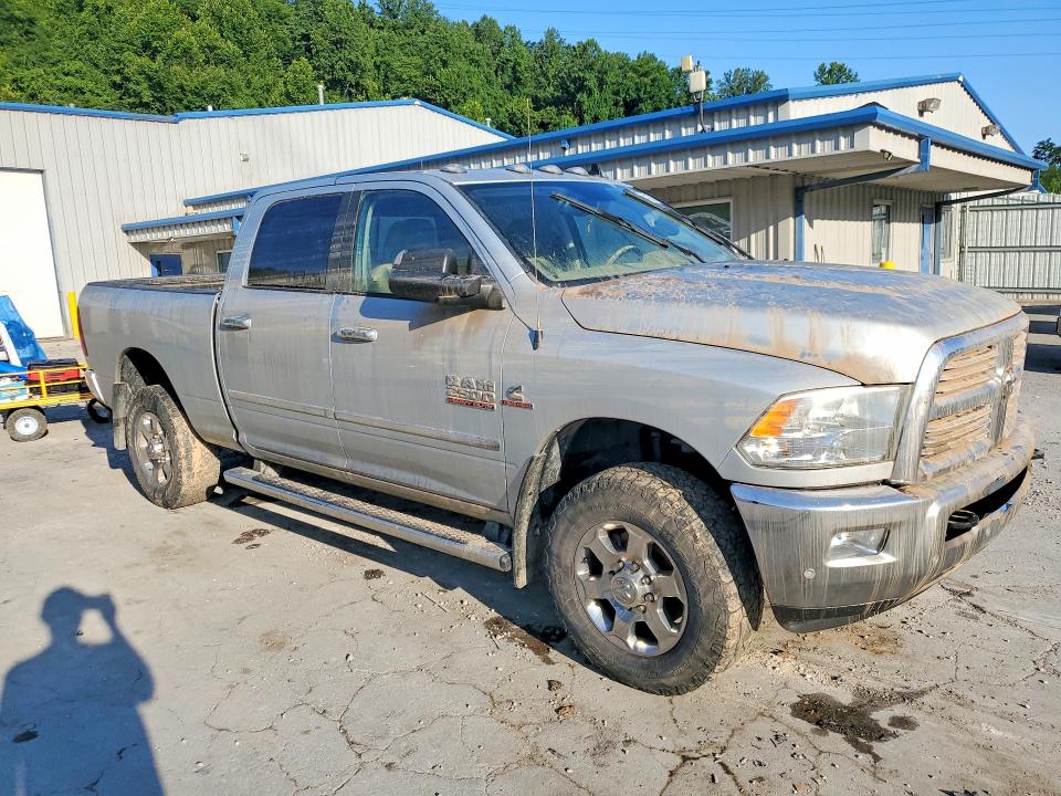 64022146 :رقم المزاد ، 3C6UR5DL9HG772939 vin ، 2017 Ram 2500 مزاد بيع