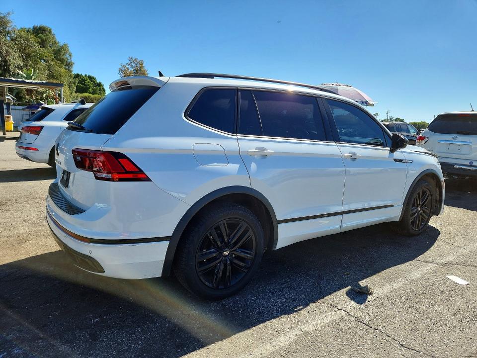 67369836 :رقم المزاد ، 3VVCB7AX5NM131393 vin ، 2022 Volkswagen Tiguan مزاد بيع