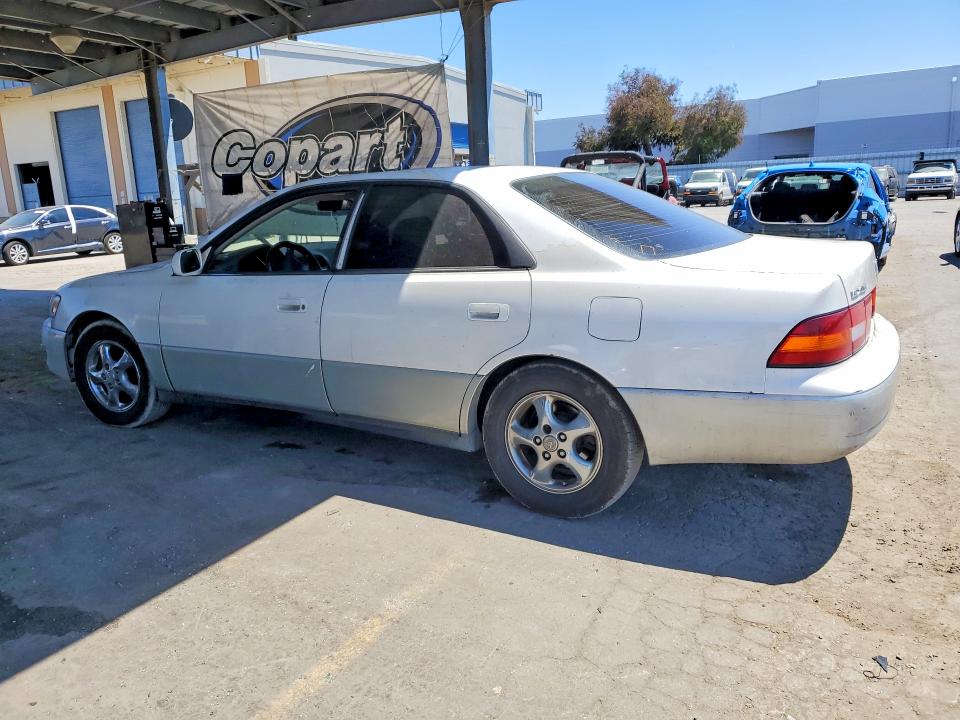 1998 Lexus Es მანქანა იყიდება აუქციონზე, vin: JT8BF28G4W5051239, აუქციონის ნომერი: 63331986