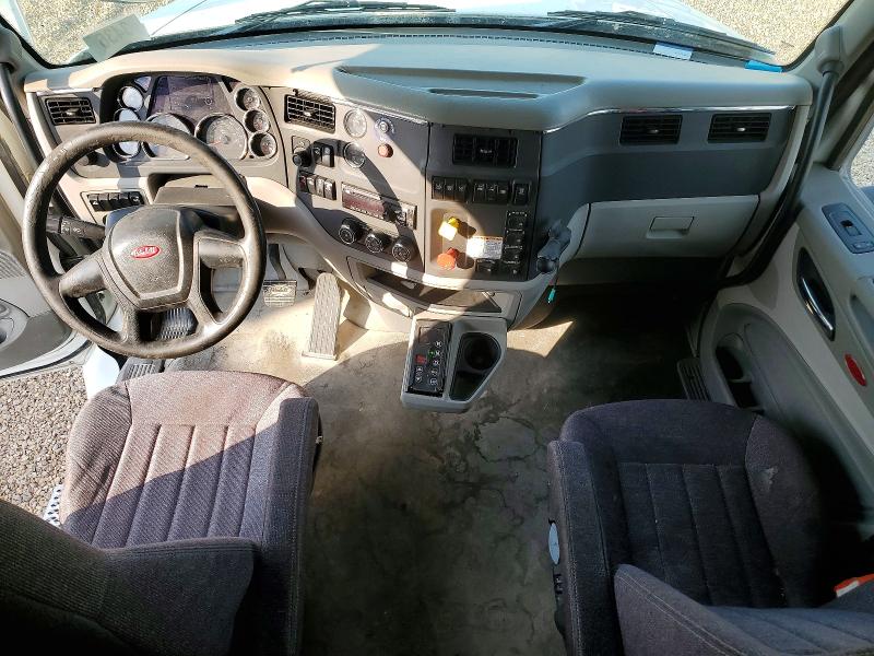 Продаж на аукціоні авто 2018 Peterbilt 579, vin: 1XPBDP9X8JD473711, номер лоту: 63661886