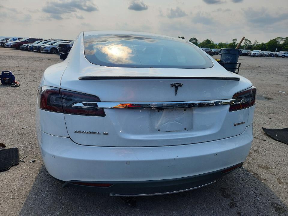 2015 Tesla Model S მანქანა იყიდება აუქციონზე, vin: 5YJSA1H49FF098040, აუქციონის ნომერი: 62629746
