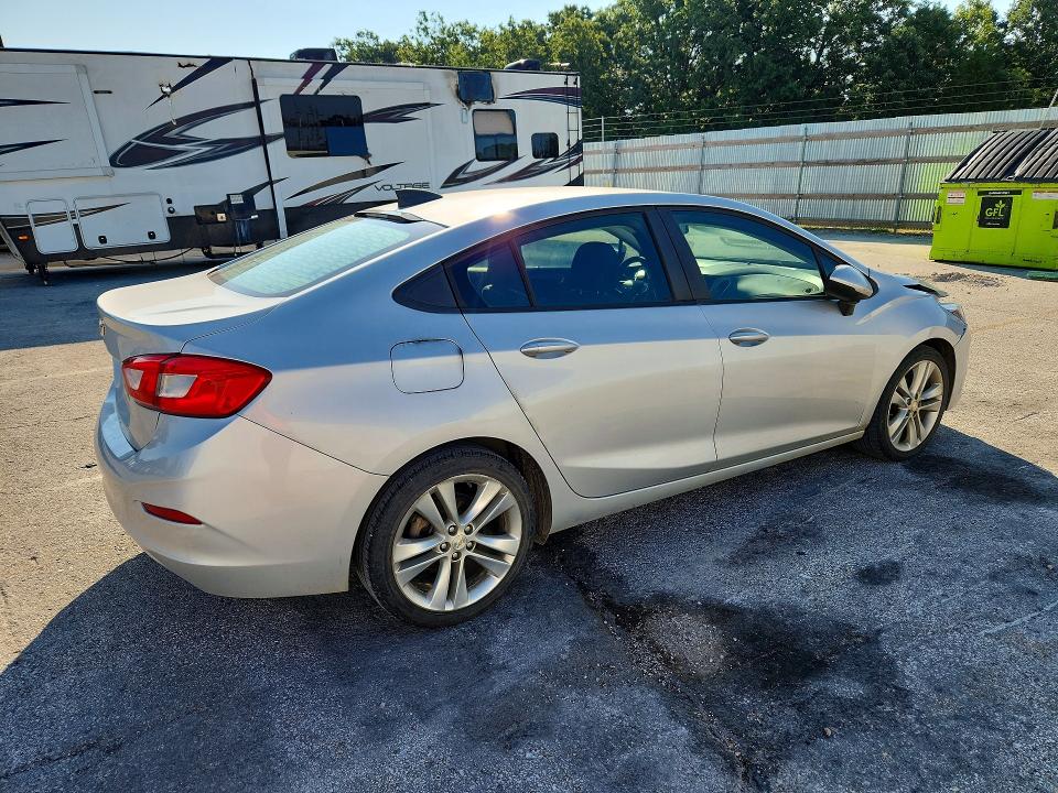 62302146 :رقم المزاد ، 1G1BC5SM5K7105987 vin ، 2019 Chevrolet Cruze مزاد بيع
