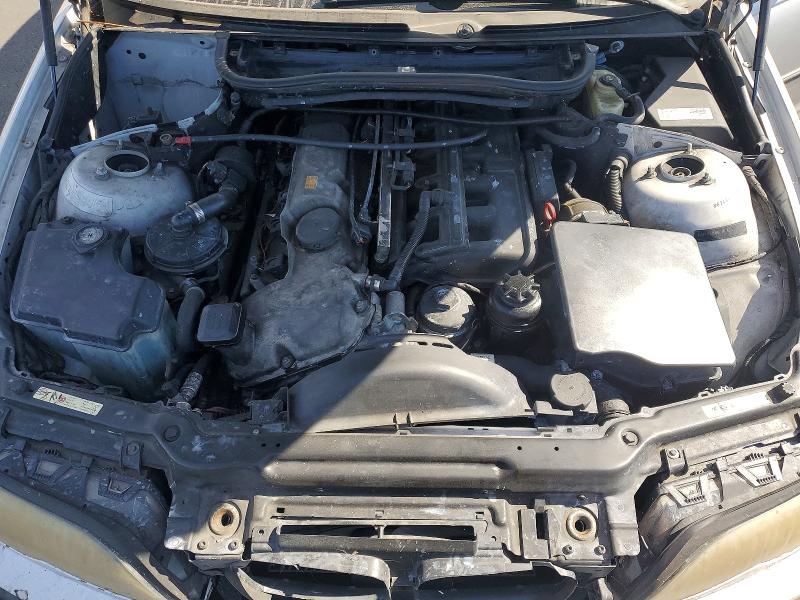 65405836 :رقم المزاد ، WBAAZ334X3PH30021 vin ، 2003 Bmw 325 مزاد بيع