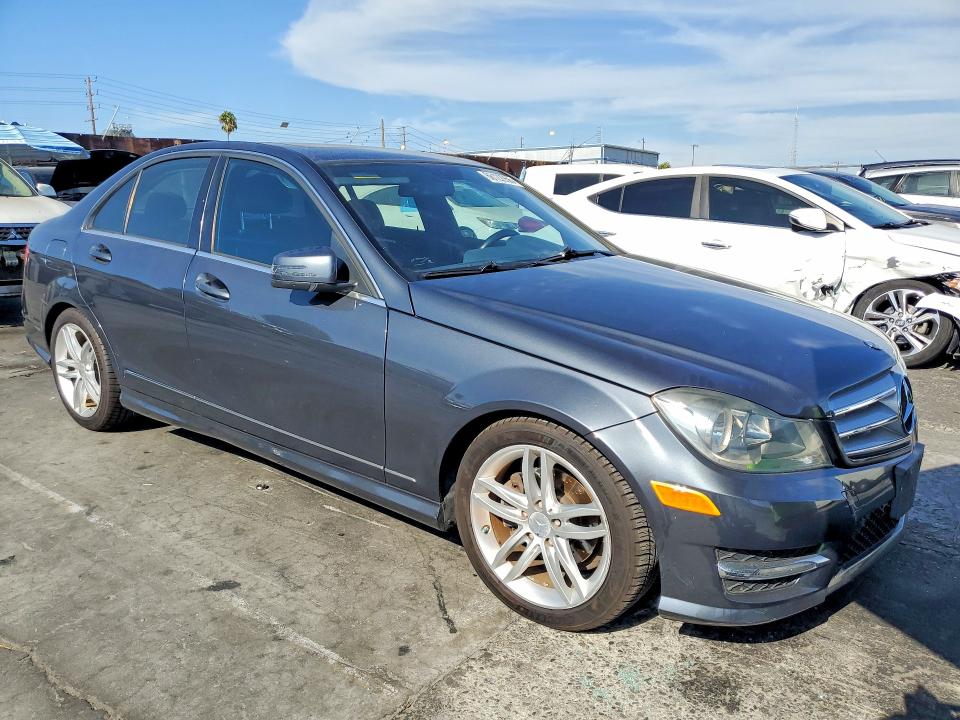 2013 Mercedes-benz C მანქანა იყიდება აუქციონზე, vin: WDDGF4HB2DA778154, აუქციონის ნომერი: 66122956