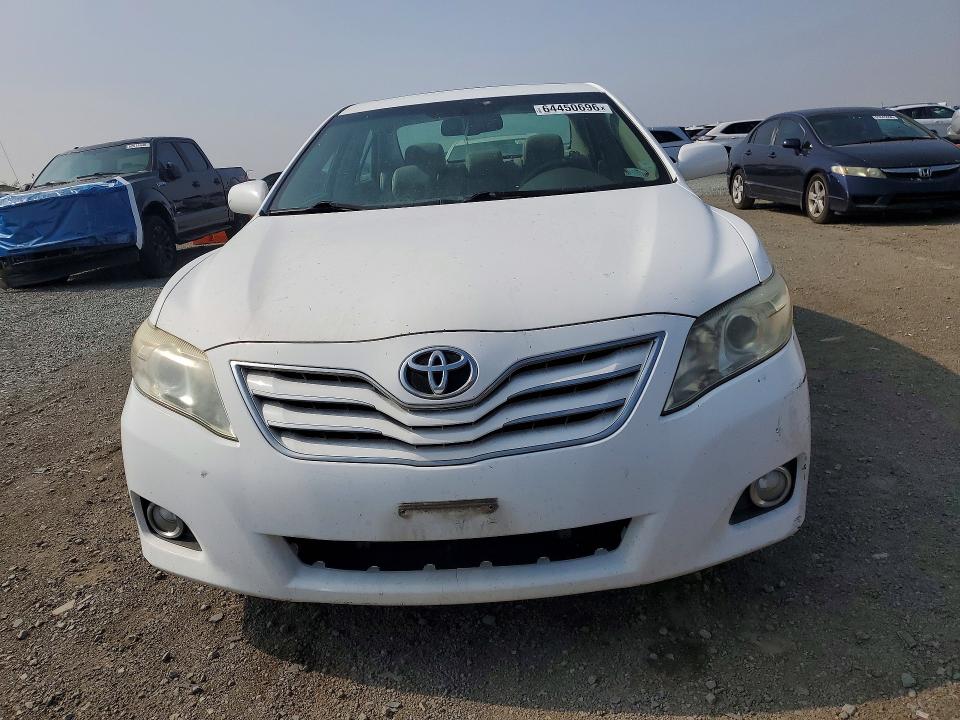 64450696 :رقم المزاد ، 4T1BF3EK1BU756947 vin ، 2011 Toyota Camry مزاد بيع