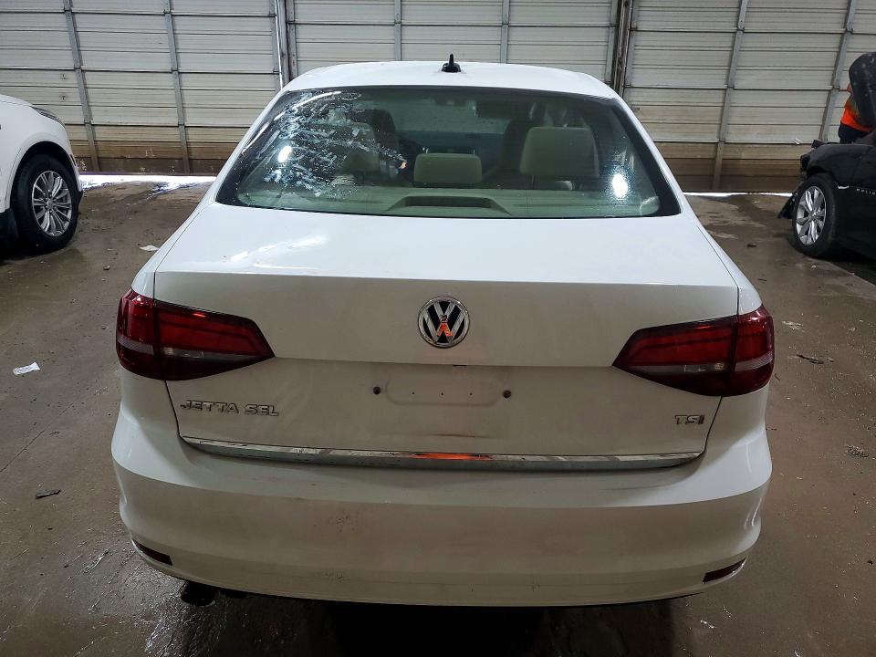 65305076 :رقم المزاد ، 3VWL17AJ2HM410413 vin ، 2017 Volkswagen Jetta مزاد بيع