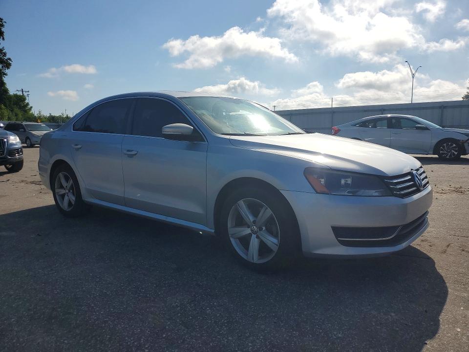 63737826 :رقم المزاد ، 1VWBH7A33CC106090 vin ، 2012 Volkswagen Passat مزاد بيع