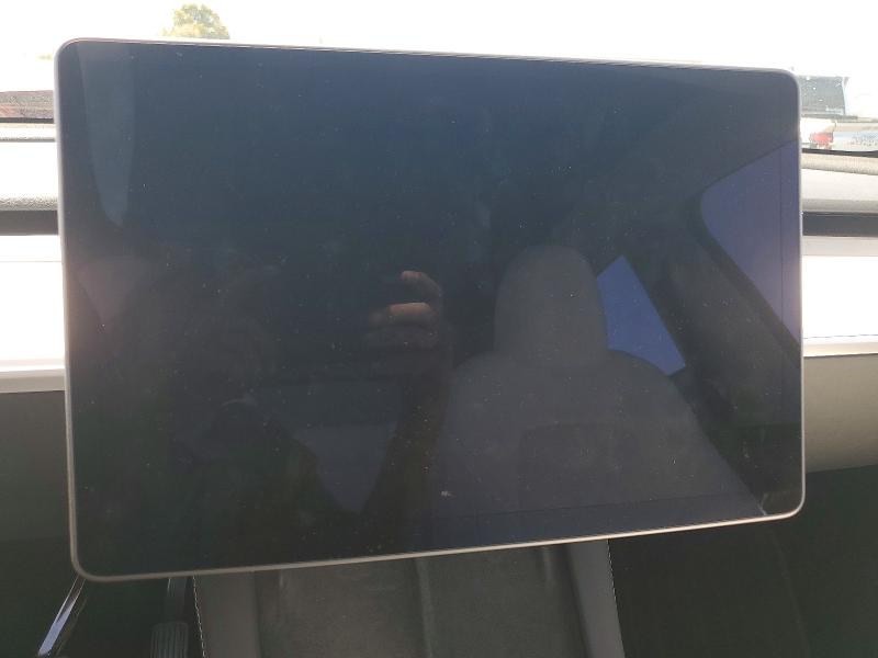64827406 :رقم المزاد ، 7SAYGAEE8RF163831 vin ، 2024 Tesla Model Y مزاد بيع