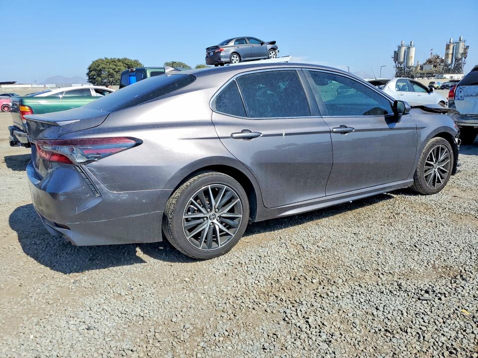 2021 Toyota Camry მანქანა იყიდება აუქციონზე, vin: 4T1G11AK1MU612008, აუქციონის ნომერი: 63195426