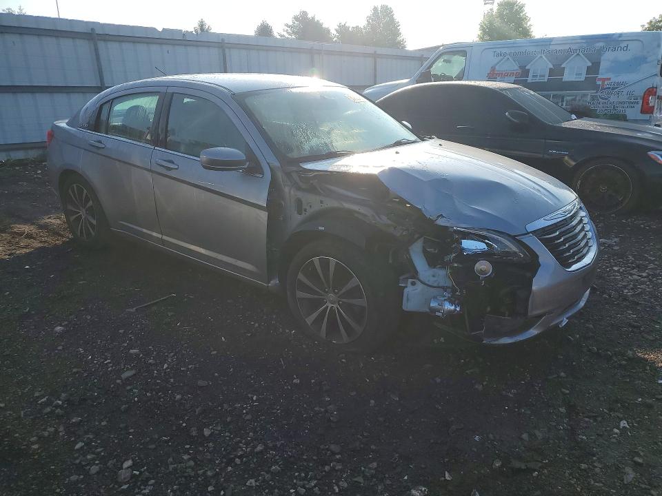 2013 Chrysler 200 მანქანა იყიდება აუქციონზე, vin: 1C3CCBCG1DN578209, აუქციონის ნომერი: 65436386