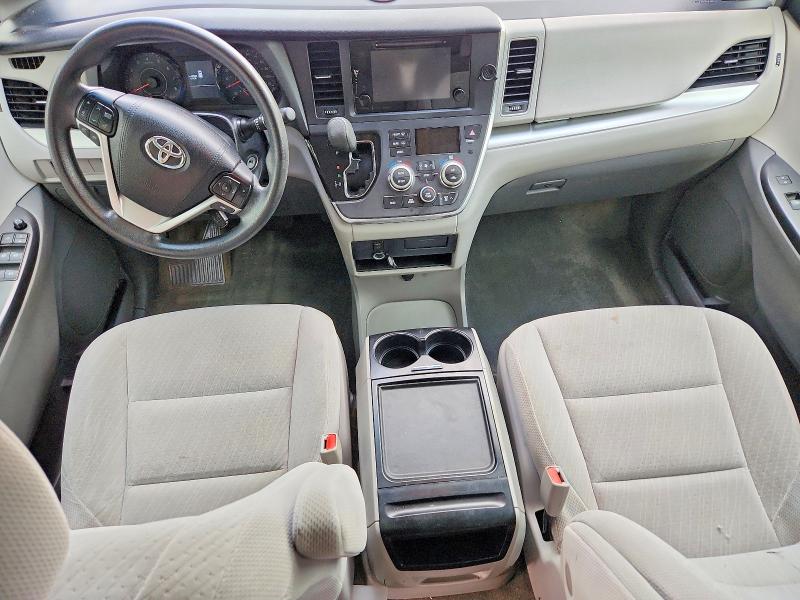63874986 :رقم المزاد ، 5TDKZ3DC8HS853565 vin ، 2017 Toyota Sienna مزاد بيع