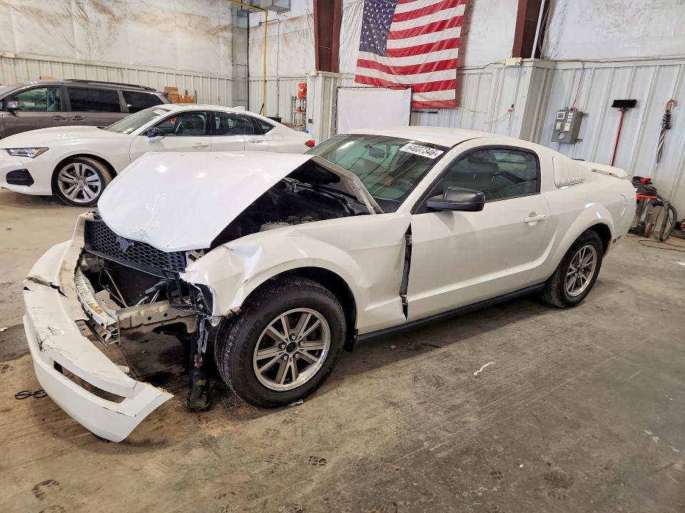 2005 Ford Mustang მანქანა იყიდება აუქციონზე, vin: 1ZVFT80N155175764, აუქციონის ნომერი: 64037346