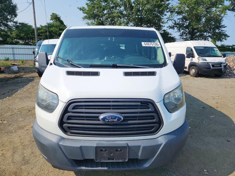 64675136 :رقم المزاد ، 1FBZX2ZM2FKB10750 vin ، 2015 Ford Transit مزاد بيع