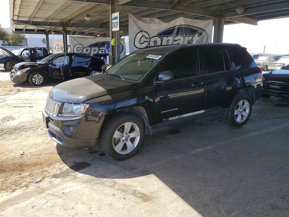 63433036 :رقم المزاد ، 1C4NJDEB9GD757812 vin ، 2016 Jeep Compass مزاد بيع