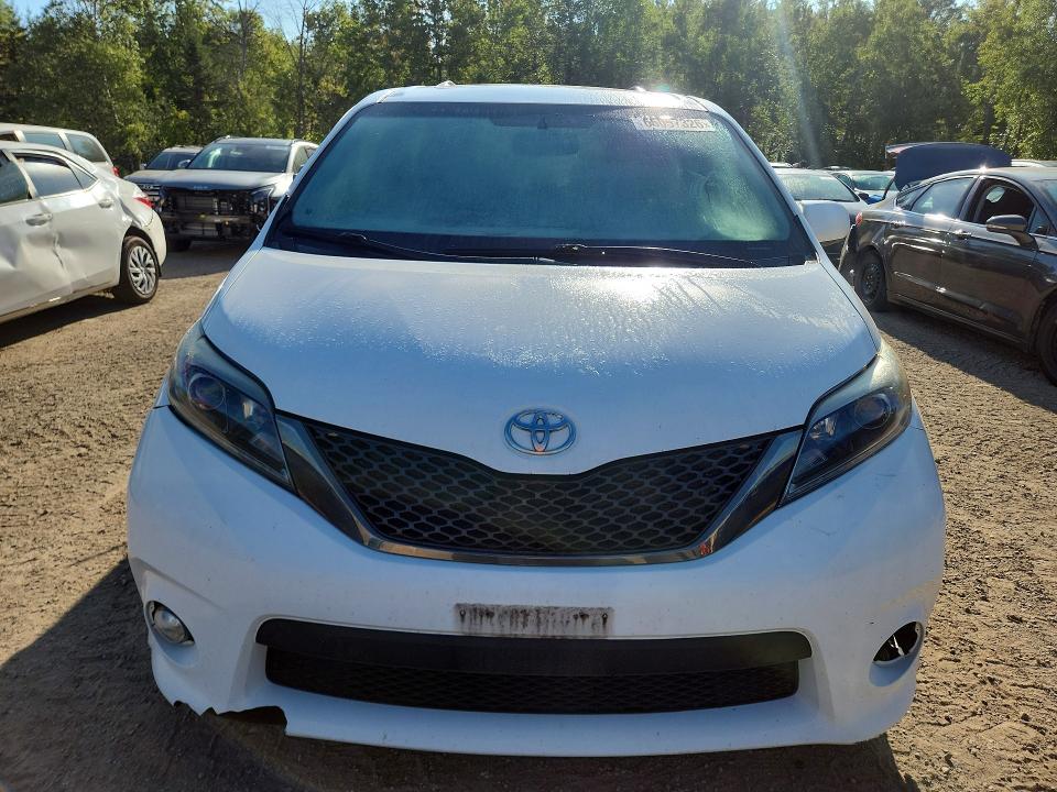 66057326 :رقم المزاد ، 5TDXZ3DCXHS861396 vin ، 2017 Toyota Sienna مزاد بيع