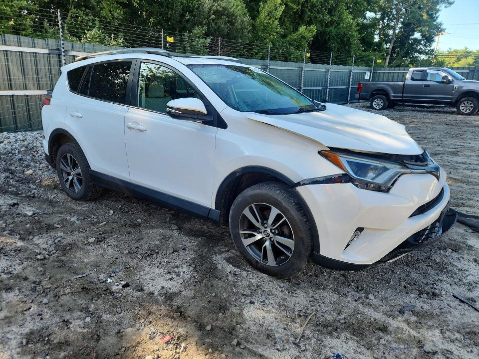 2017 Toyota Rav4 მანქანა იყიდება აუქციონზე, vin: 2T3RFREV2HW655329, აუქციონის ნომერი: 62831016