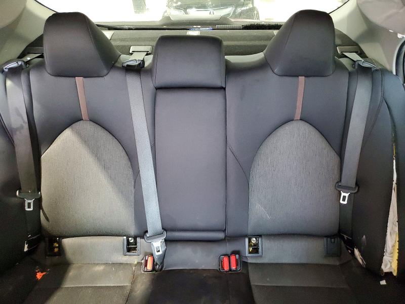 65582256 :رقم المزاد ، 4T1B11HK6JU668067 vin ، 2018 Toyota Camry مزاد بيع