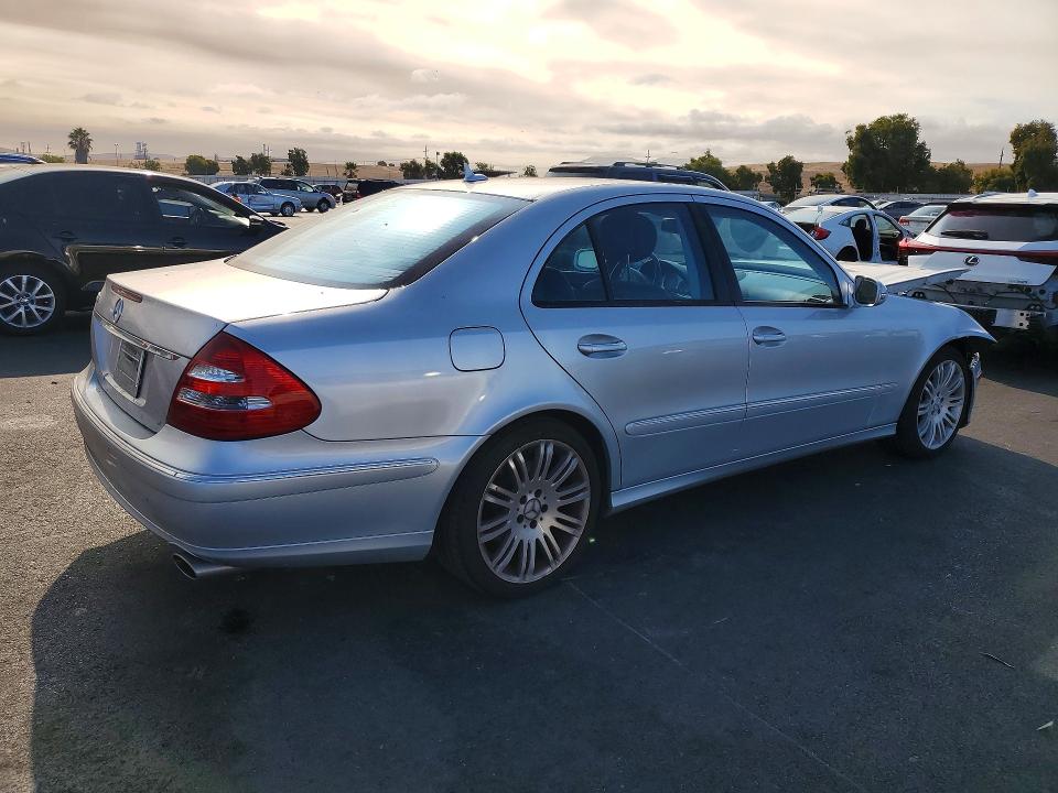 67204086 :رقم المزاد ، WDBUF56X37B070722 vin ، 2007 Mercedes-benz E مزاد بيع