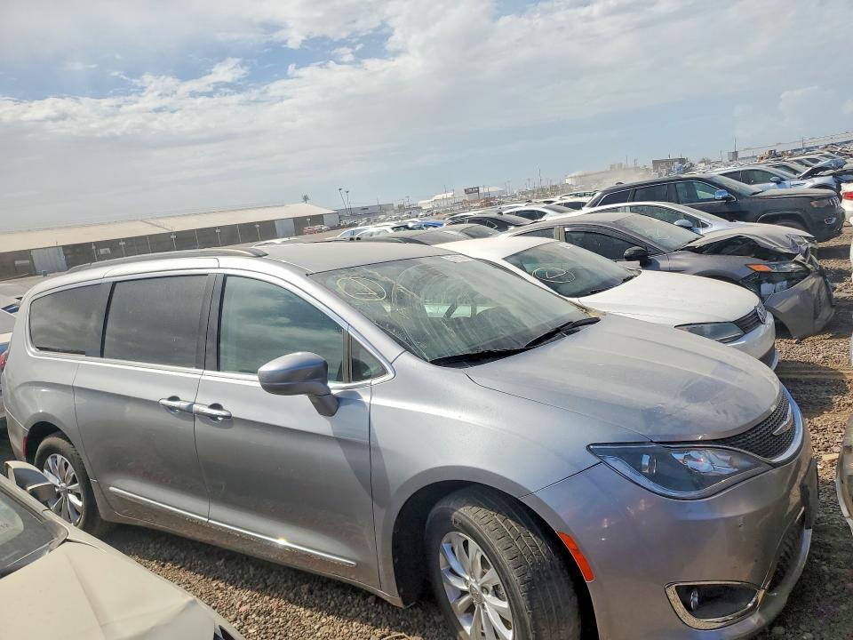 63187356 :رقم المزاد ، 2C4RC1BG5HR532635 vin ، 2017 Chrysler Pacifica مزاد بيع