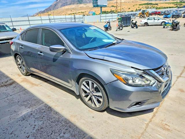 2017 Nissan Altima მანქანა იყიდება აუქციონზე, vin: 1N4AL3AP4HC133272, აუქციონის ნომერი: 65557906