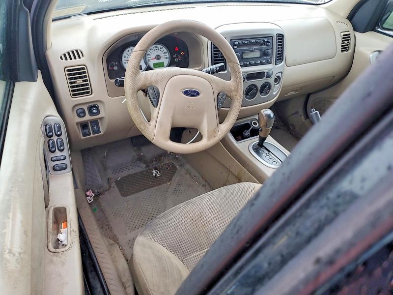 2005 Ford Escape მანქანა იყიდება აუქციონზე, vin: 1FMYU93165KA55785, აუქციონის ნომერი: 64699326