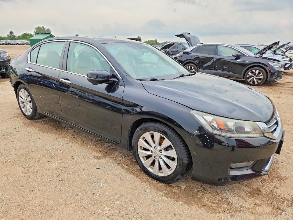 62528646 :رقم المزاد ، 1HGCR2F88FA159834 vin ، 2015 Honda Accord مزاد بيع