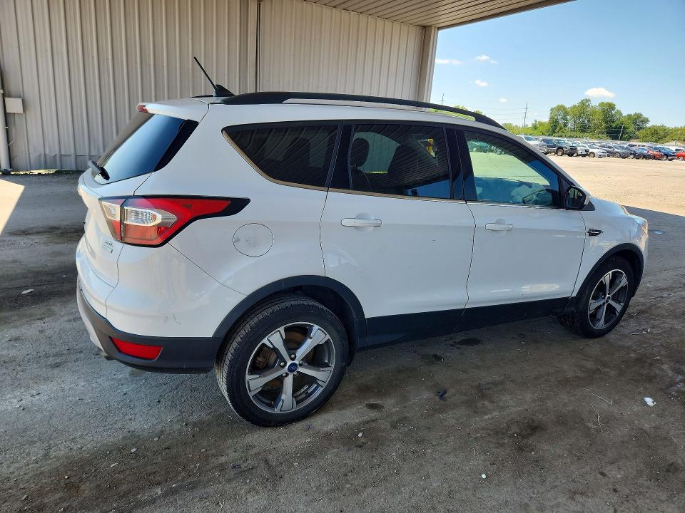 63950186 :رقم المزاد ، 1FMCU0HD6JUA63103 vin ، 2018 Ford Escape مزاد بيع