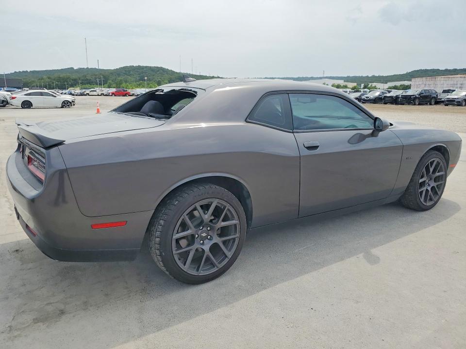 64137866 :رقم المزاد ، 2C3CDZBT4JH116722 vin ، 2018 Dodge Challenger مزاد بيع