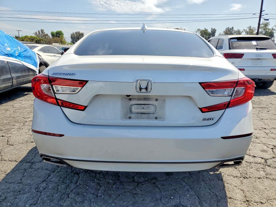 Продажа на аукционе авто 2018 Honda Accord, vin: 1HGCV2F56JA013619, номер лота: 64240216