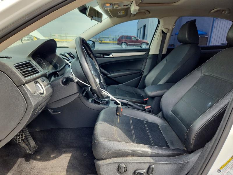 64229236 :رقم المزاد ، 1VWBV7A30FC051126 vin ، 2015 Volkswagen Passat مزاد بيع