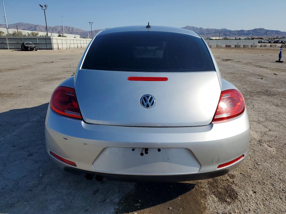 64239026 :رقم المزاد ، 3VWF17AT6EM642555 vin ، 2014 Volkswagen Beetle مزاد بيع