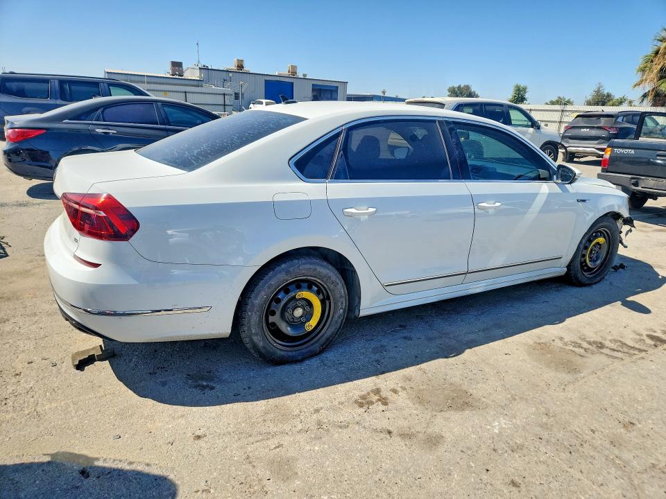 2017 Volkswagen Passat მანქანა იყიდება აუქციონზე, vin: 1VWDT7A31HC072312, აუქციონის ნომერი: 64464216