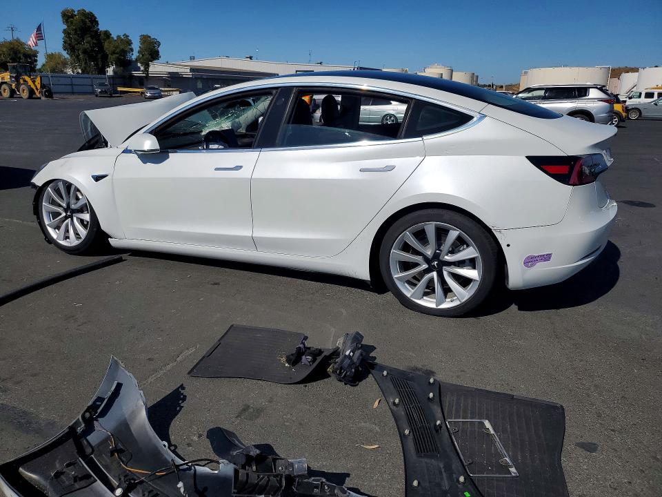 2018 Tesla Model 3 მანქანა იყიდება აუქციონზე, vin: 5YJ3E1EA2JF164780, აუქციონის ნომერი: 63813946