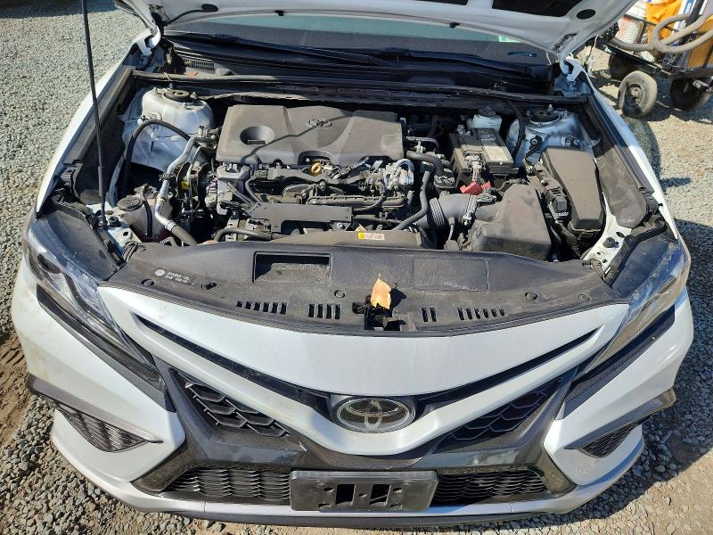 66504176 :رقم المزاد ، 4T1K61AK1NU024722 vin ، 2022 Toyota Camry مزاد بيع