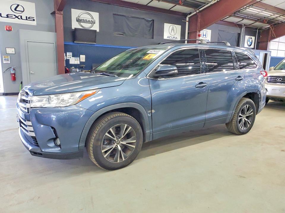 64264406 :رقم المزاد ، 5TDZZRFH9JS241083 vin ، 2018 Toyota Highlander مزاد بيع