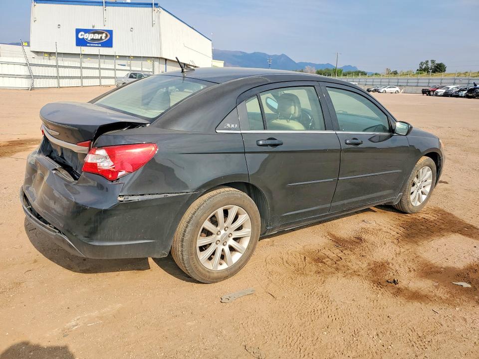 64492606 :رقم المزاد ، 1C3BC1FG5BN547348 vin ، 2011 Chrysler 200 مزاد بيع