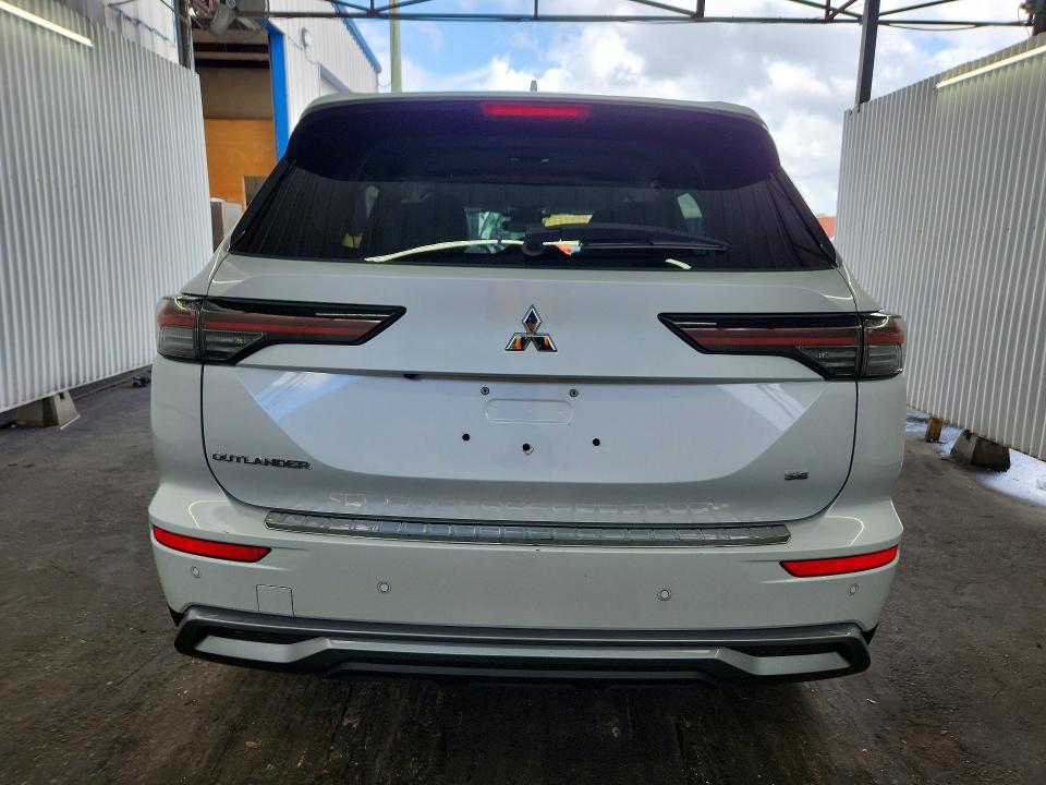64243256 :رقم المزاد ، JA4J3VA85SZ025515 vin ، 2025 Mitsubishi Outlander مزاد بيع