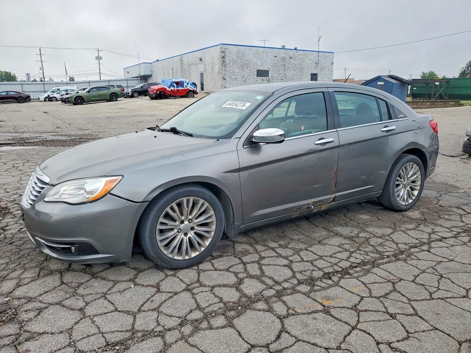 64654276 :رقم المزاد ، 1C3CCBCG1DN580011 vin ، 2013 Chrysler 200 مزاد بيع