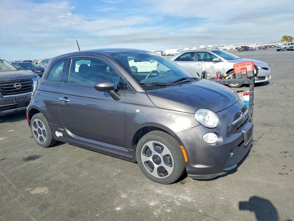 Продажа на аукционе авто 2015 Fiat 500, vin: 3C3CFFGE2FT642316, номер лота: 66141366