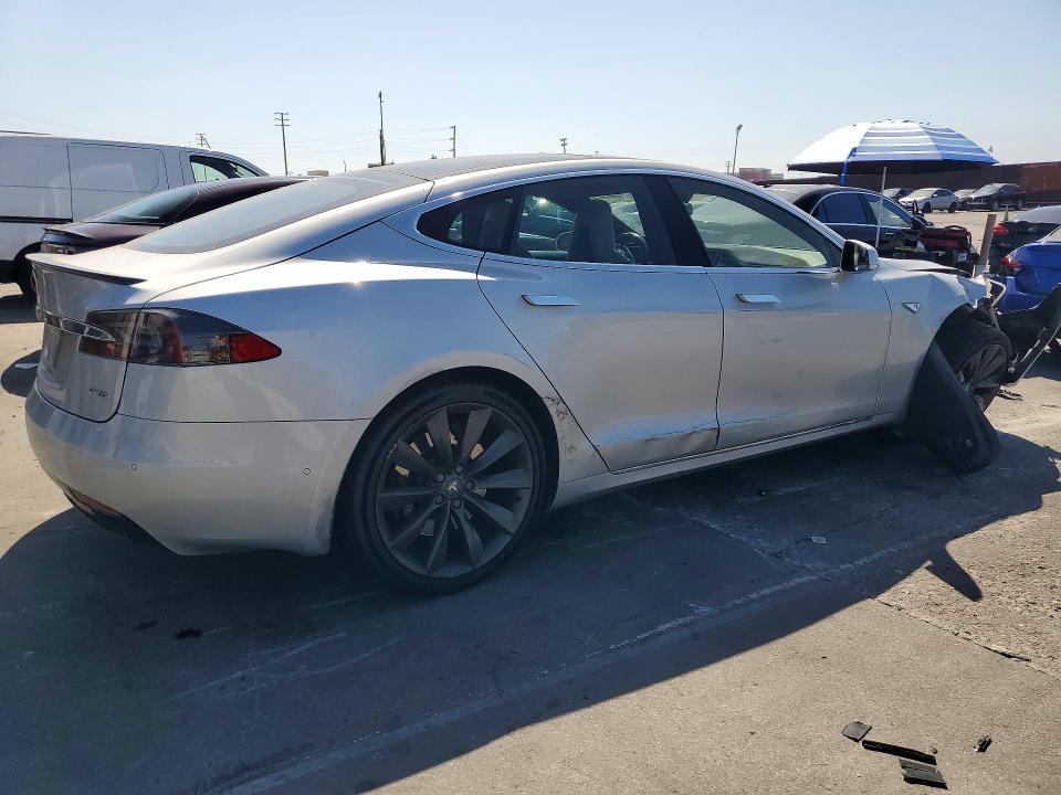 66072116 :رقم المزاد ، 5YJSA1E24GF153739 vin ، 2016 Tesla Model S مزاد بيع
